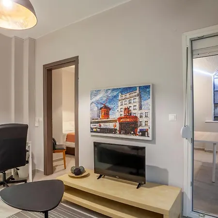 Be Queen-your Urban Apartment