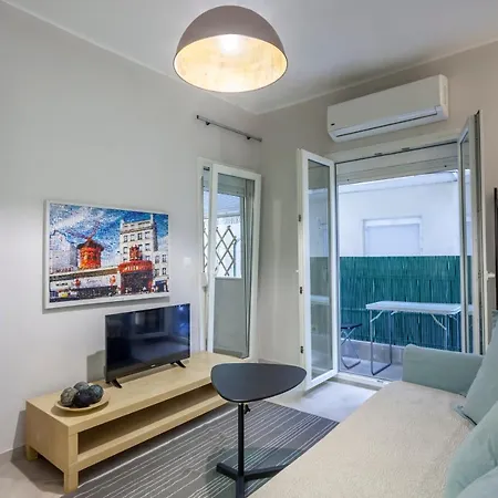 Be Queen-your Urban Apartment